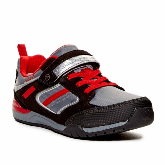 NWT BOYS SNEAKERS - Picture 2 of 7